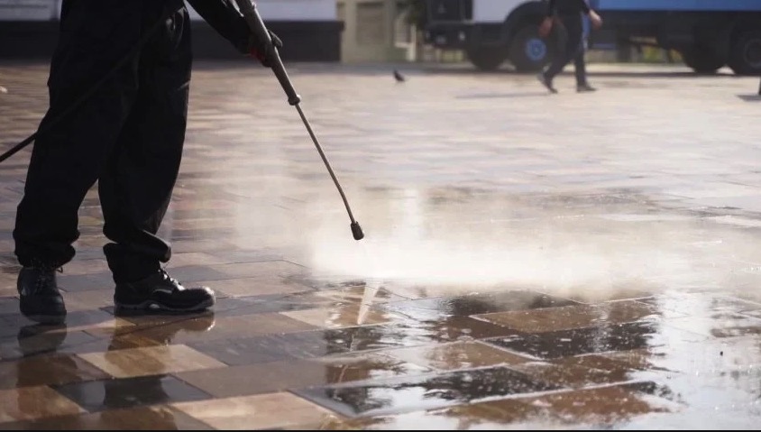 Pressure Washer washing concrete - photo